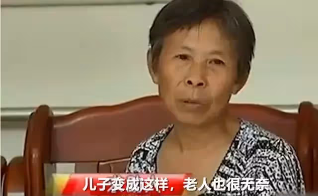 38歲「巨嬰」躺著啃老,吃喝拉撒要父母伺候,自稱悟出了人生真諦