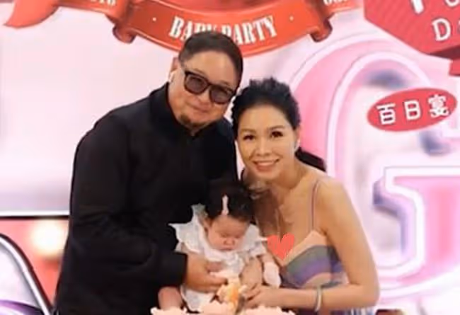女星喪夫3個月便戀上富商,當街熱吻照曝光!3歲女兒已交保姆照顧