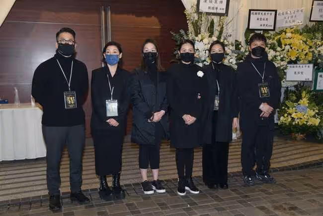 女星喪夫3個月便戀上富商,當街熱吻照曝光!3歲女兒已交保姆照顧