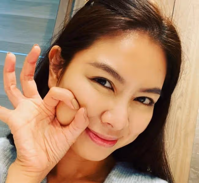 女星喪夫3個月便戀上富商,當街熱吻照曝光!3歲女兒已交保姆照顧