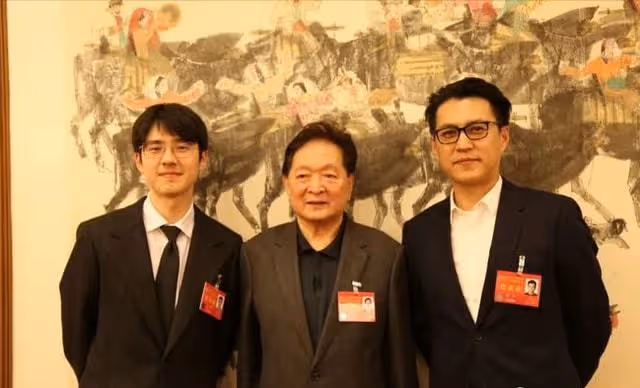 45歲靳東任煤礦文工團副團長!升至副廳級,成名副其實「老幹部」