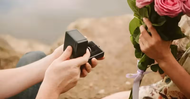 婚前30萬共同存款被男友借給他哥，還要求陪嫁房，父母：馬上分手