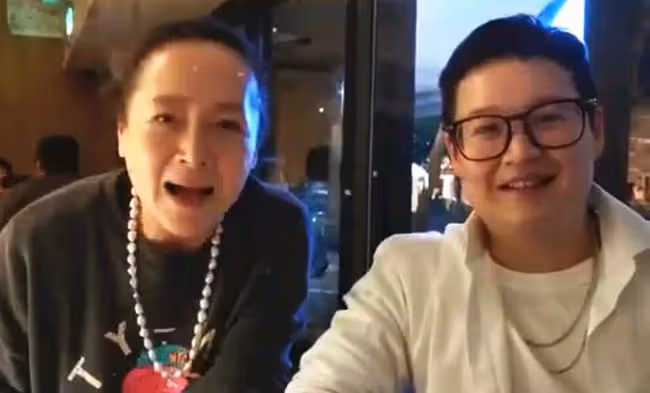 萬梓良前妻與女兒同框,愛女剪短髮打扮似小伙,名校畢業事業有成