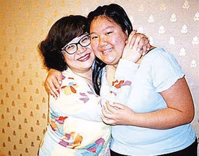 鄭欣宜奪最佳女歌手!台上意外跌倒仍保持笑容,自嘲像翻轉的烏龜