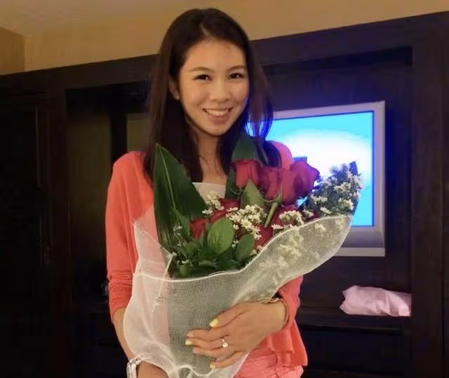 恭喜!TVB前女星喪夫三個月迎來新戀情,與新歡男友當街親吻