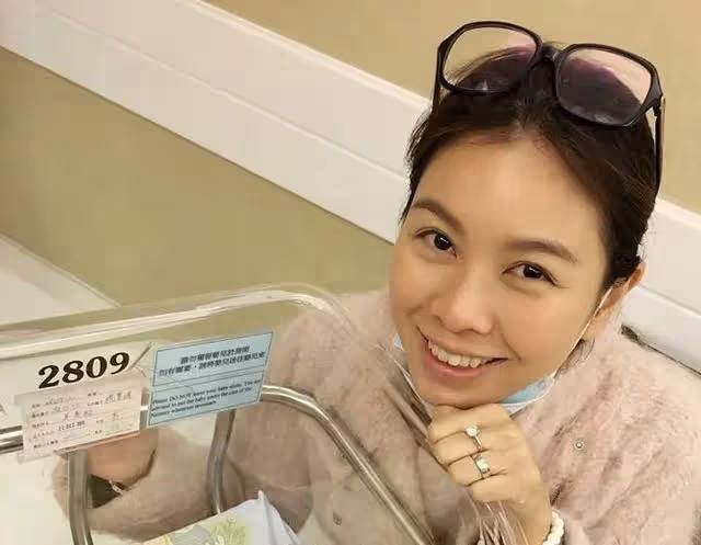 恭喜!TVB前女星喪夫三個月迎來新戀情,與新歡男友當街親吻