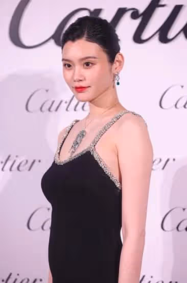 奚夢瑤粉絲控評其為天命貴女，高呼其為奚貴妃，孫儷看了都尷尬！