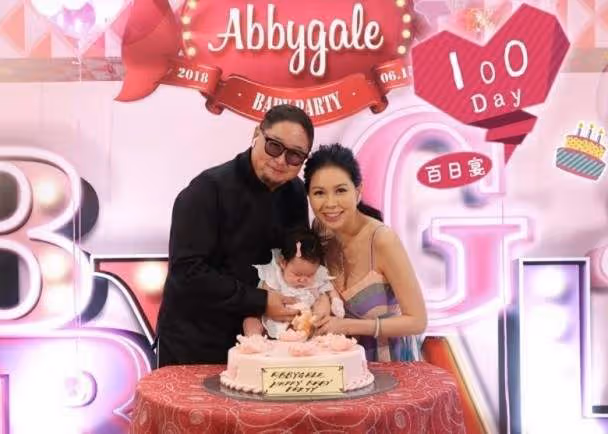 39歲女星被曝戀上富商！疑丈夫癌逝三個月另結新歡，女兒年僅3歲