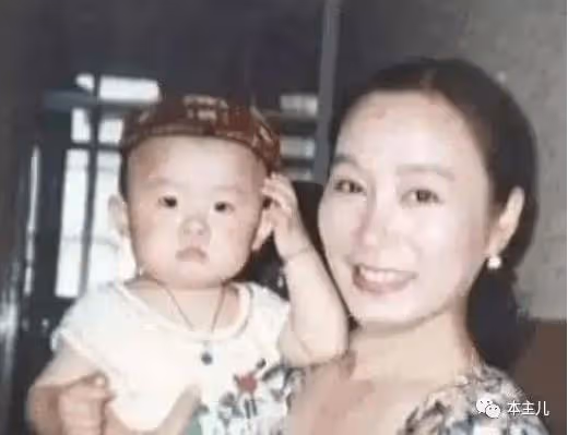 「國民母親」奚美娟:39歲產子,遭前夫劈腿,獨自撫養兒子27年