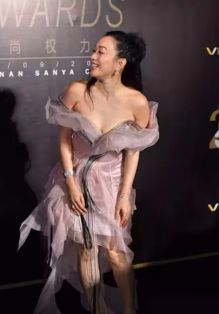 鍾麗緹太絕了吧，粉色長裙既像蝴蝶又像金魚，設計師太厲害了！