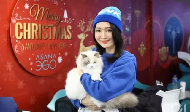 好Man!香港女歌手頒獎禮突然暈倒,獲TVB視帝公主抱回後台休息