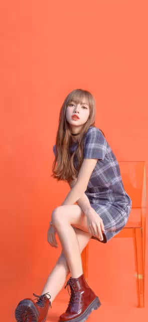 心疼Lisa,登頂全球最美top1,網友卻不買帳:水分太大