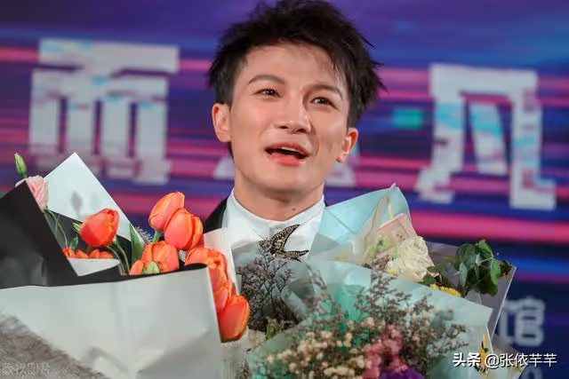 周深:被罵「不男不女」背後的「秘密」與辛酸