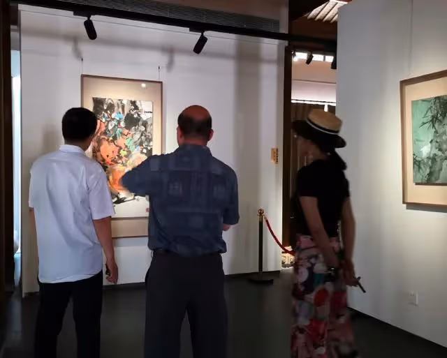 徐錦江翁虹再相聚，千里奔赴助陣事業，夜宿徐家感情深厚似家人