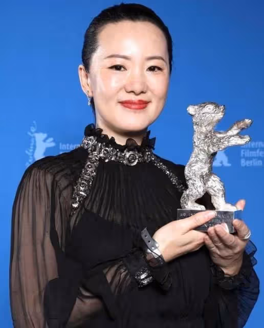 陪陳道明8年不求名分，擁有2億身家，轉身嫁給王菲初戀成人生贏家