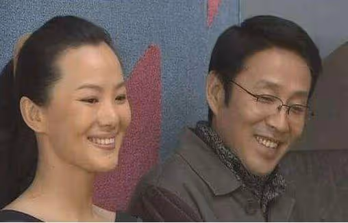 陪陳道明8年不求名分，擁有2億身家，轉身嫁給王菲初戀成人生贏家