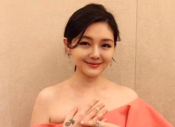 離婚就開撕,何必呢?看看李湘和大S的做法,差距一目了然!