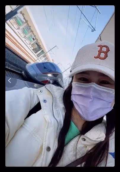 40歲港星回汕尾老家,和家人探望102歲婆婆,逛路邊攤被求偶遇