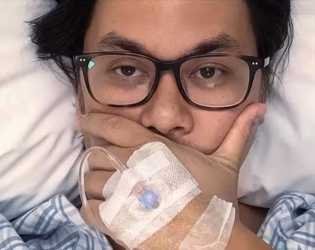 香港歌神在自家花園開派對,打扮時尚,網友:比小兒子看著還年輕
