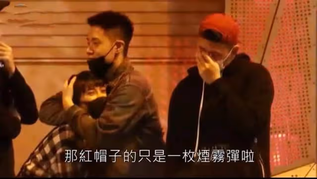 32歲女星戀情曝光,與富豪男友當街親吻摟抱,曾自嘲是桃花絕緣體