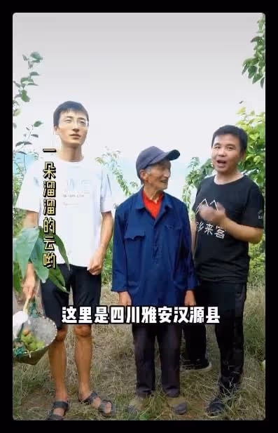 47歲男星又下鄉助農，查看幫扶成果探望留守老人，已堅持6年獲贊