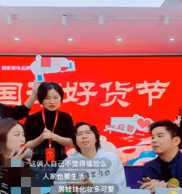 47歲男星又下鄉助農,查看幫扶成果探望留守老人,已堅持6年獲贊