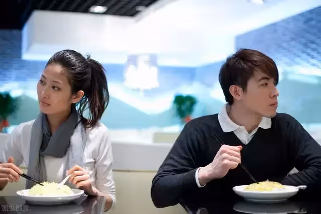 女子相親狂點海鮮,男方直言:兩千不多,但我憑啥買單