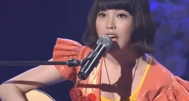 IU因長得丑被拒絕20次,如今成為韓國第一女solo,有人後悔了