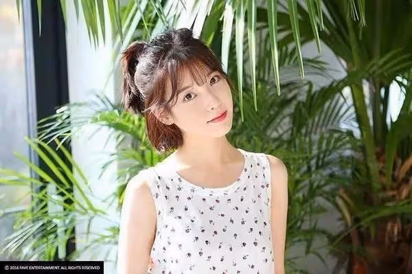 IU因長得丑被拒絕20次,如今成為韓國第一女solo,有人後悔了