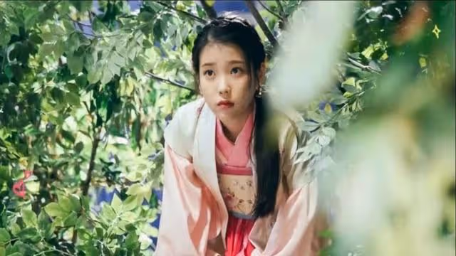 IU因長得丑被拒絕20次,如今成為韓國第一女solo,有人後悔了