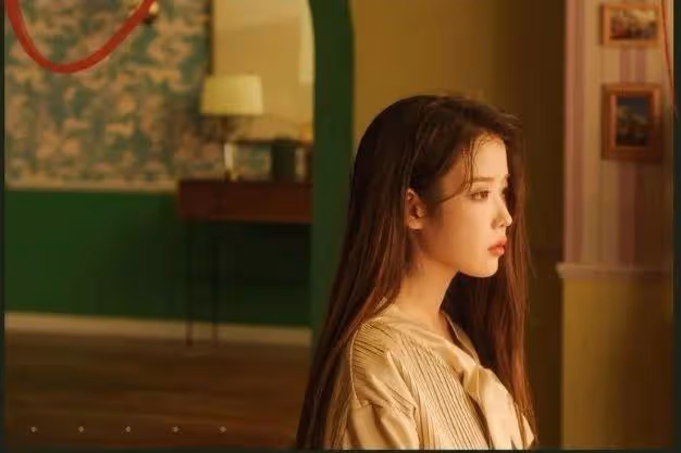 IU因長得丑被拒絕20次,如今成為韓國第一女solo,有人後悔了