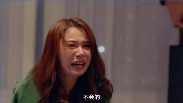 TVB女星黃翠如坐高鐵回汕尾老家,開心探望102歲婆婆,兩人玩自拍