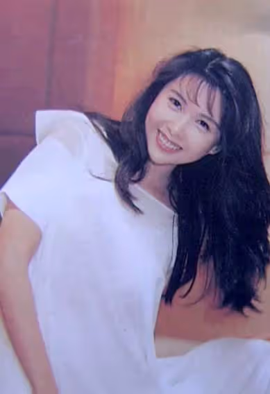 "性感女神"邱淑貞：被王晶獨寵9年，為何轉身嫁給了富商沈嘉偉？