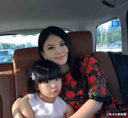 辭掉跟了她16年的保姆,只因女兒不親近自己,李湘到底有多狠