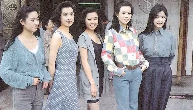 "性感女神"邱淑貞：被王晶獨寵9年，為何轉身嫁給了富商沈嘉偉？