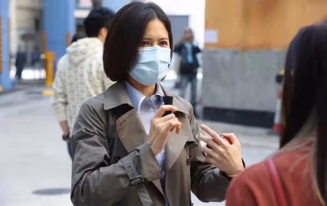 依舊明艷照人!前TVB知名女星淡妝出席闊太聚會,56歲仍單身一人