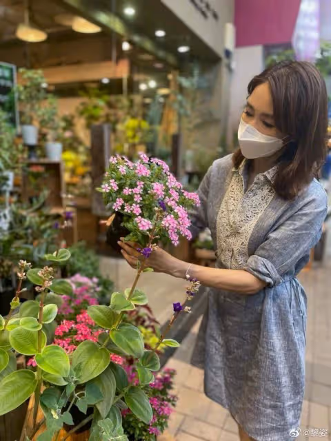 相識三十載！黎姿與張柏芝罕見同框，稱對方未出道時便一見如故