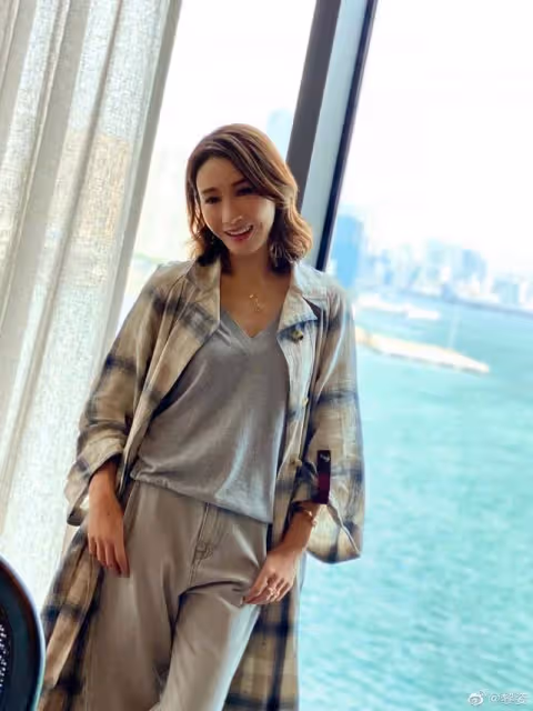 相識三十載！黎姿與張柏芝罕見同框，稱對方未出道時便一見如故