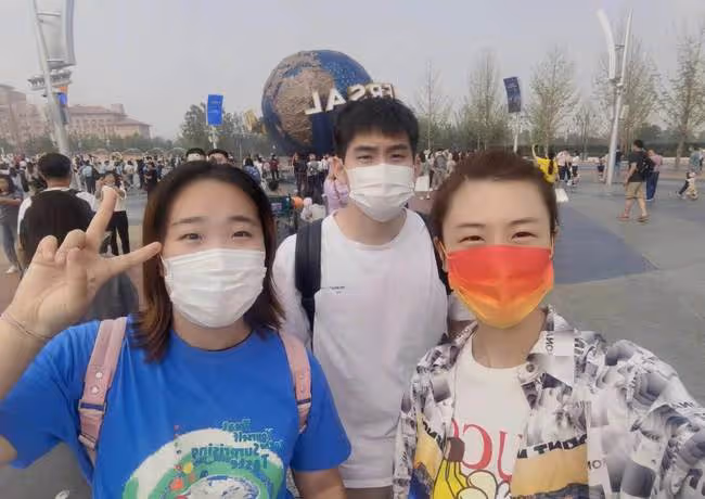 國乒名將丁寧戀情疑曝光,與高壯男子牽手逛街,曾自曝從未戀愛