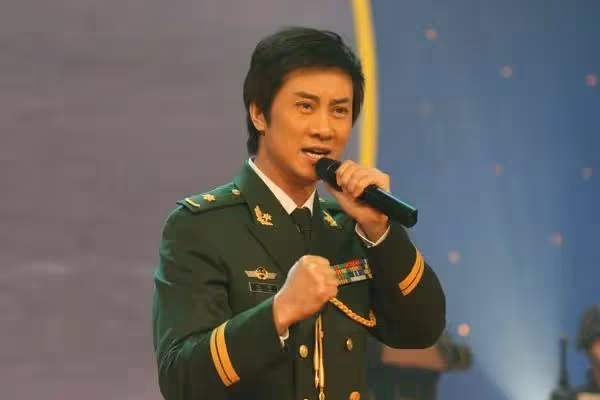 歌手江濤:紅了也不飄,接回改嫁的母親,始終把妻子當成寶