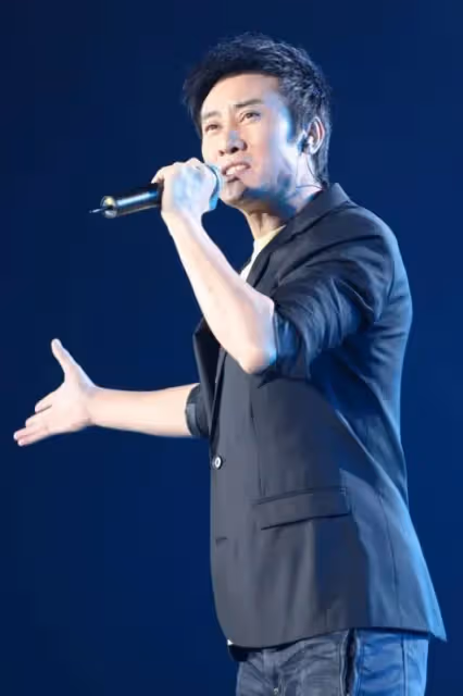 歌手江濤:紅了也不飄,接回改嫁的母親,始終把妻子當成寶