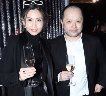 "性感女神"邱淑貞：被王晶獨寵9年，為何轉身嫁給了富商沈嘉偉？