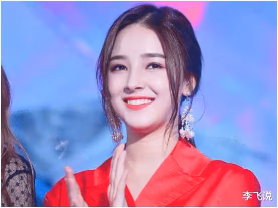 微胖女神李承利,擁有美韓兩國血統,身材前凸後翹