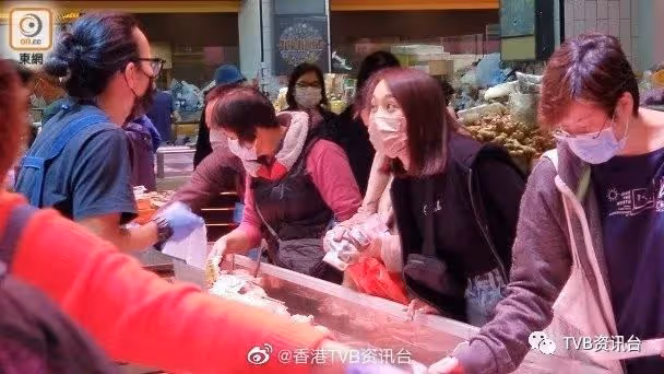 TVB台慶頒獎禮叫三飛︱姜麗文落街市講「姐姐話」穩贏