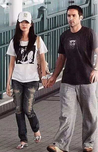 豪門狙擊手?被「太子爺」官宣後,挺著大肚子嫁百億富商?