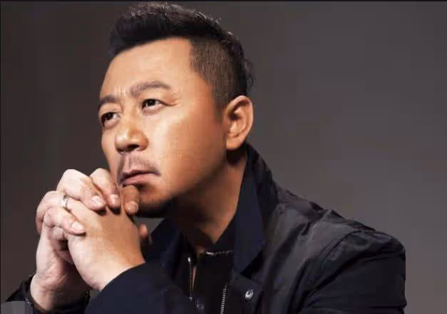 這對親兄妹真的太低調了,哥哥因《父母愛情》爆紅,妹妹3登春晚