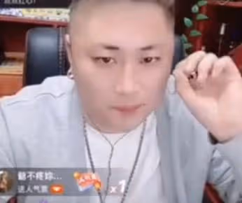白小白愛徒大萌被男友浪漫求婚!大美直言女孩最重要的就是保持開心和漂亮!寂寞爆料方丈給老葛刷500萬不是自己充的!
