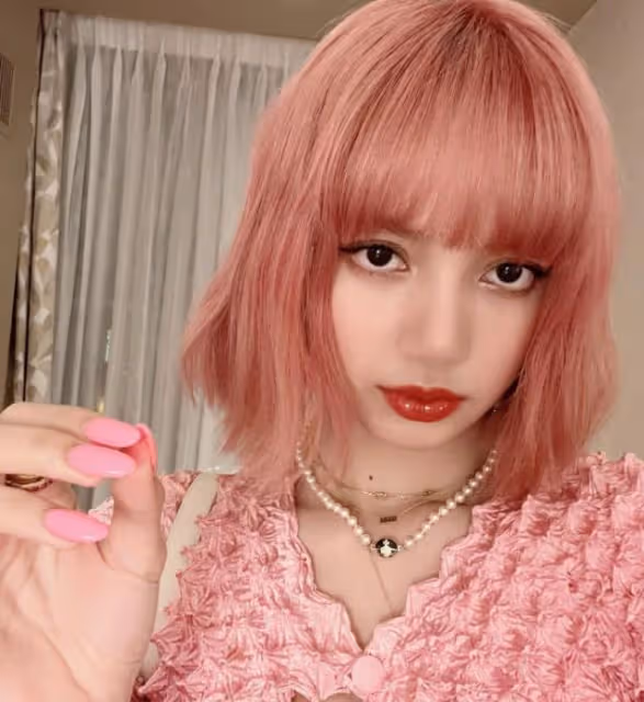 恭喜!女團Lisa登頂21年全球百大最美面孔,網友:路人都比她強
