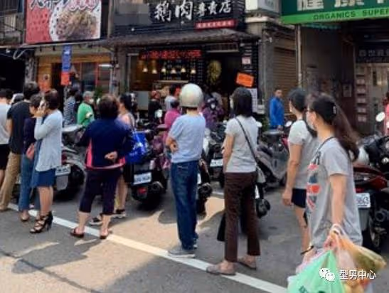 「燒鵝西施」切肉爆紅,這身材,網友看完紛紛留言:想去吃肉...