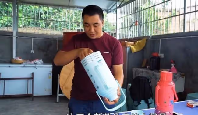 同樣是農村網紅，為何牛愛芳的小春花被批，桃子姐卻獲央視力挺？